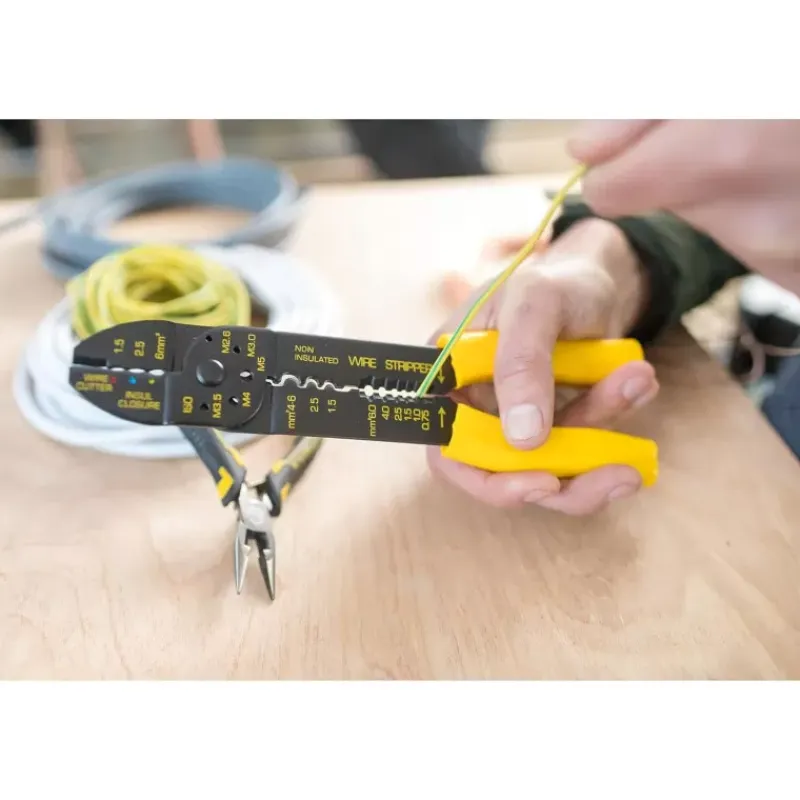 Clearance Pince à sertir et à dénuder 220 mm Outillage·Outils|Distribution & Protection·Cosse Et Connexion Électrique
